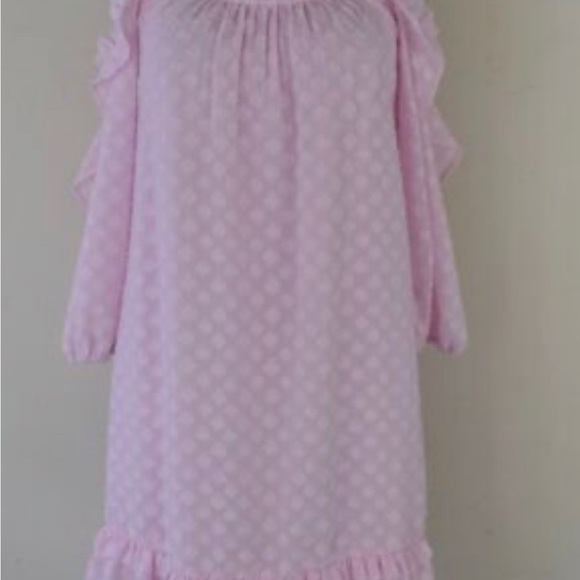 BNWT Perfect for spring and summer cold shoulder dress. 😍😍😍 - Picture 3 of 8